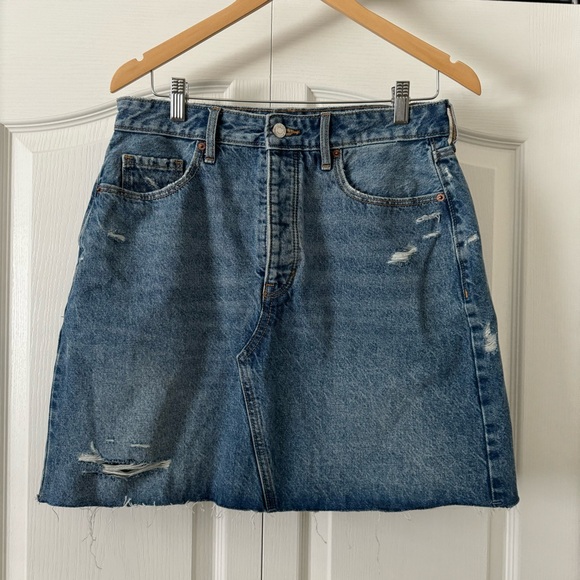 Old Navy Higher High-Waisted Button-Fly O.G. Straight Mini Jean Skirt Size 12 - Picture 2 of 11
